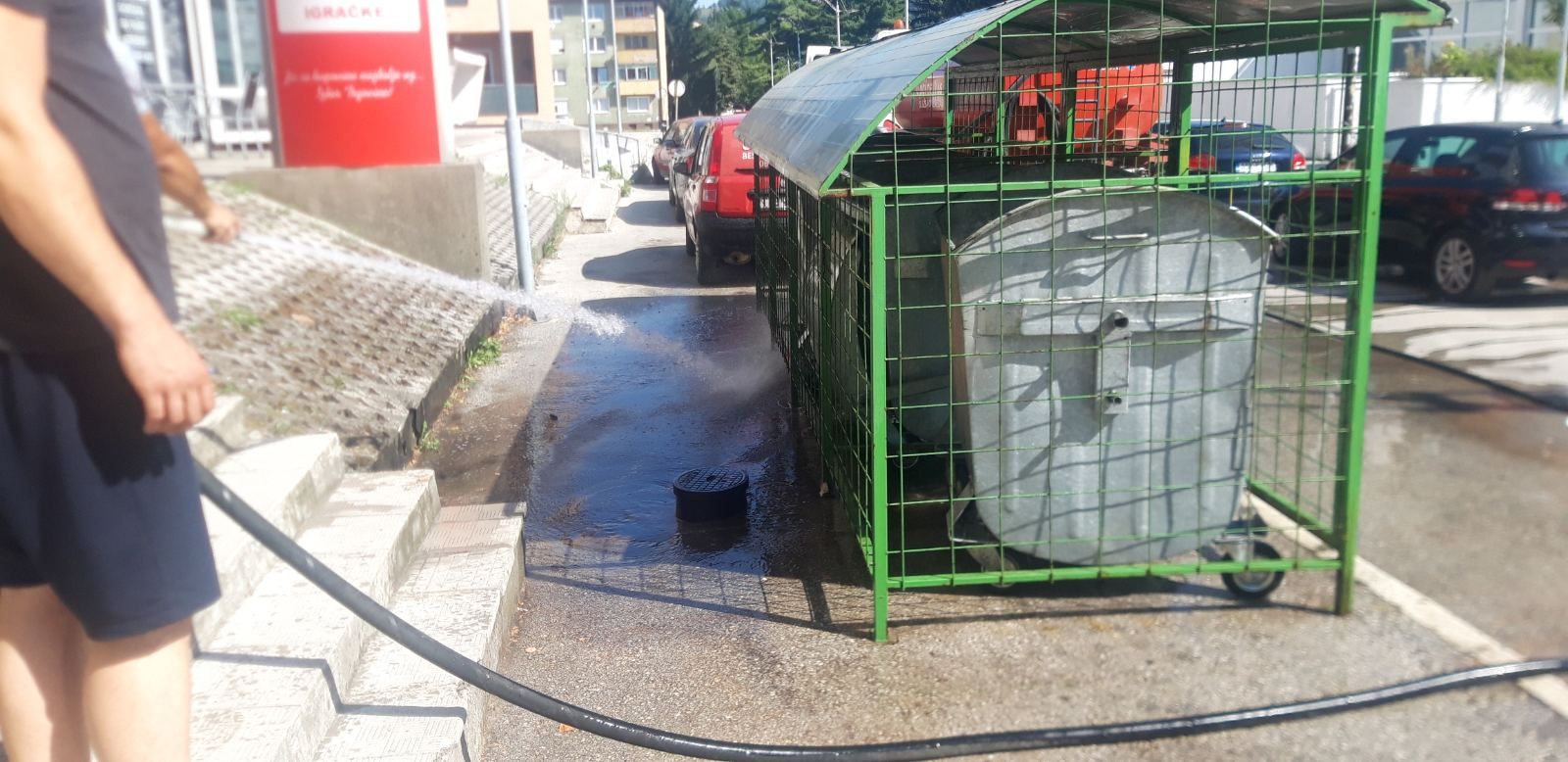 POČELI RADOVI NA ČIŠĆENJU, SAPIRANJU I DEZINFEKCIJI ZELENIH OTOKA U GRADU VISOKO
