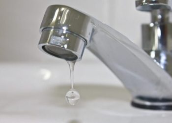 ZBOG KVARA NA VODOVODNOJ MREŽI NESTANAK VODOSNABDIJEVANJA U ULICI IHTIJAREVIĆA