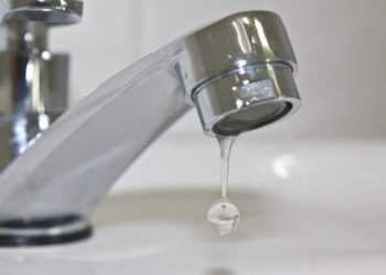 ZBOG KVARA NA VODOVODNOJ MREŽI NESTANAK VODOSNABDIJEVANJA U ULICI IHTIJAREVIĆA