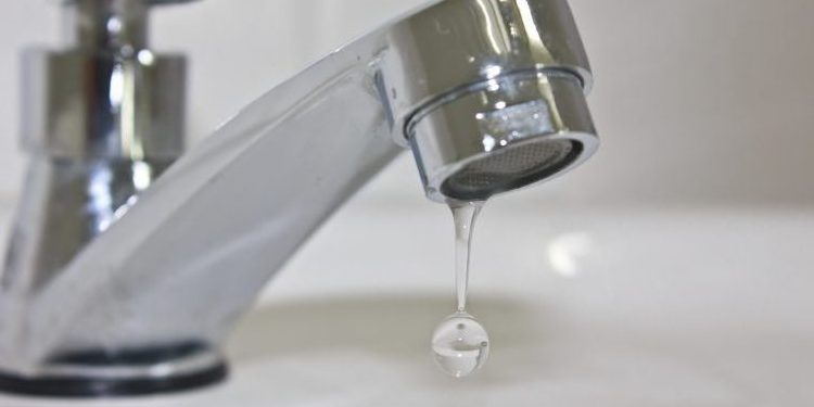 ZBOG KVARA NA VODOVODNOJ MREŽI NESTANAK VODOSNABDIJEVANJA U ULICI IHTIJAREVIĆA