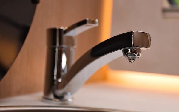 ZBOG KVARA NA VODOVODNOJ MREŽI NESTANAK VODE U ULICI RAŠIDOVIĆA